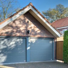 Brabant Deur Design Line: Granite panelen in Ral 7043, passend afgewerkt met midden paneel