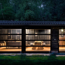 garagedeur in tuinhuis met raampanelen | Brabant Deur