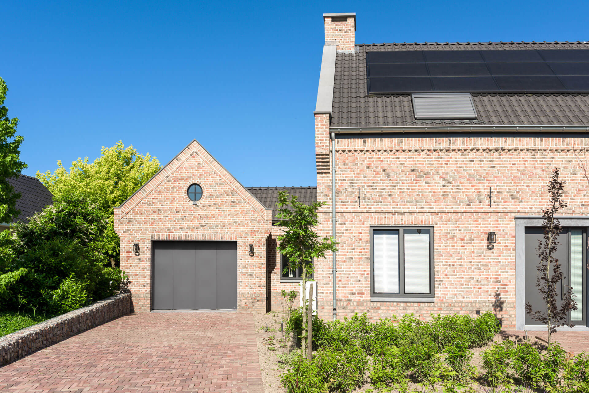 Hoe kan ik mijn garagedeur schoonmaken?