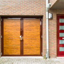 Openslaande garagedeur houtlook | BrabantDeur