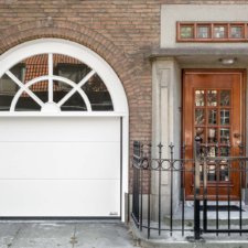 Speciaal aangepaste sectionaaldeur in monumentaal pand | Brabant Deur